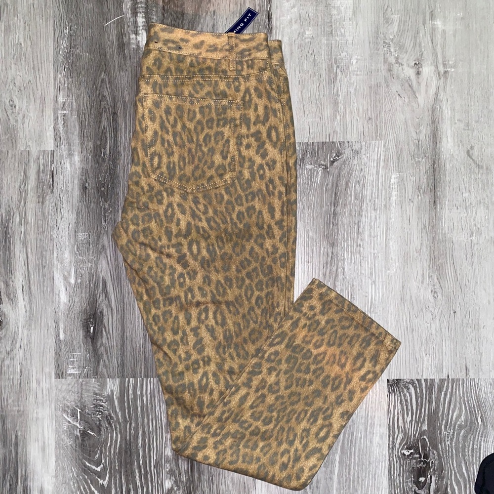 Chaps women’s cheetah print jeans size 10. NWT